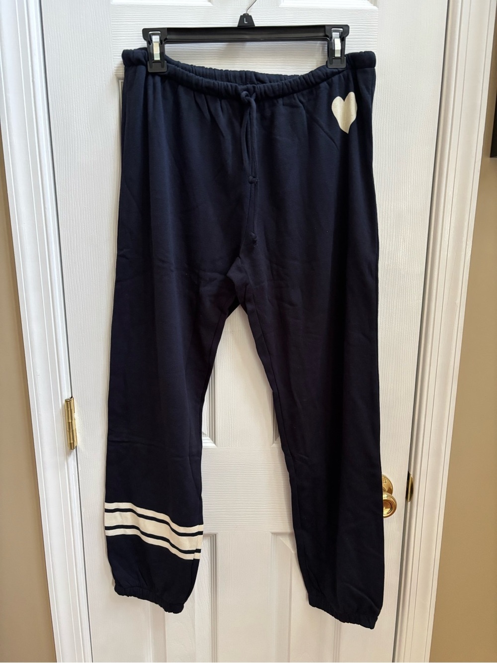 Chaser Women’s Navy Jogger Pants with Creamy/White Heart & Stripe, Size XL, NWT - Picture 2 of 5